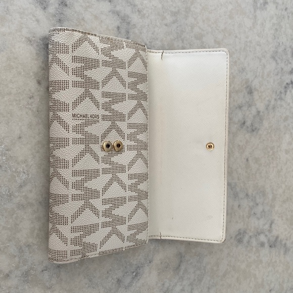 Womens wallet, Michael Kors used - Picture 2 of 4